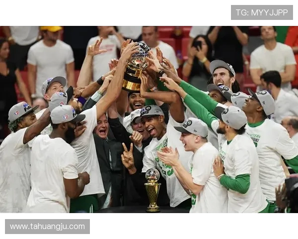 凯尔特人鏖战雄鹿巅峰对决揭示东部冠军争霸新格局