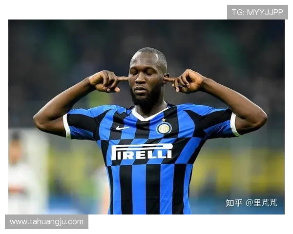 卢卡库的崛起与挑战：从天才少年到世界级前锋的奋斗历程